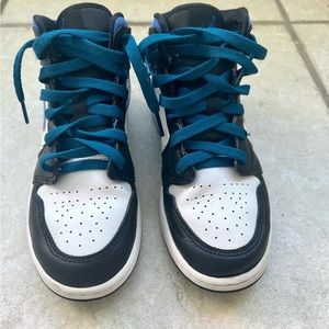 NIKE Air Jordan mid racer blue size 5.5y